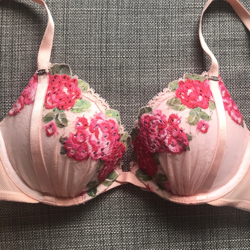Floral Embroidered Embellished Plunge Bra 🌺